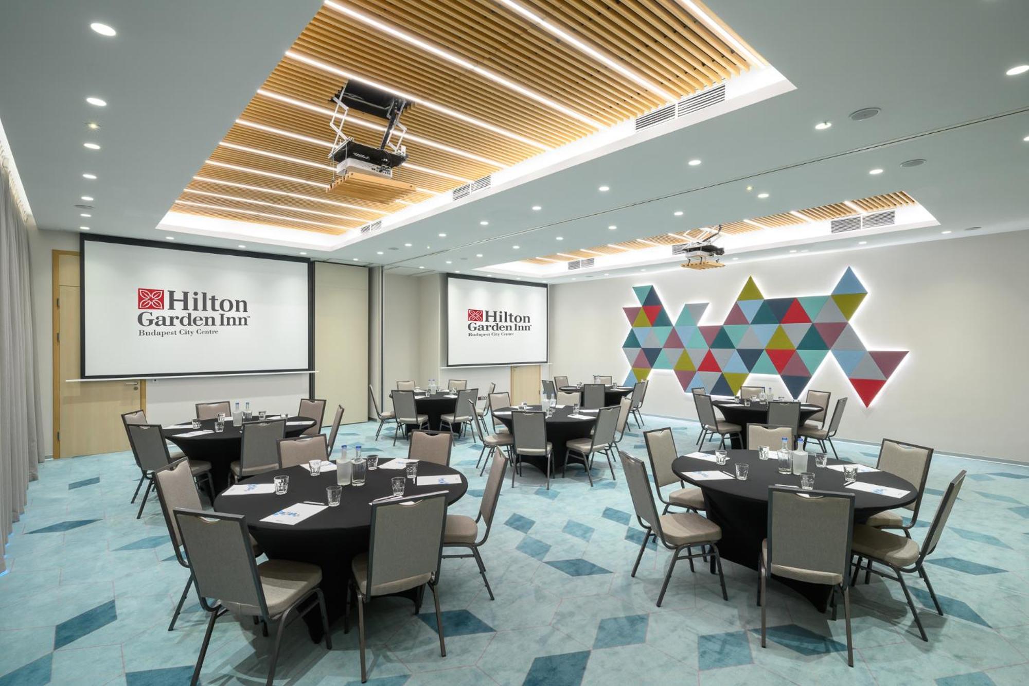 Hilton Garden Centre Готель 4*